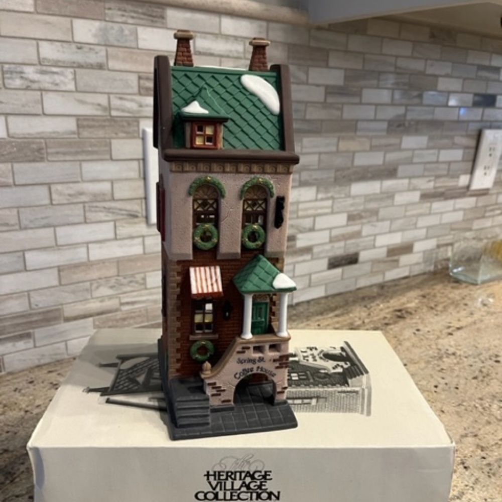 Department 56 Christmas in the City "Spring St. Coffee House"